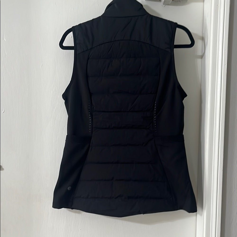 Lululemon Black Sleeveless Jacket with Embroidered Patch - Picture 3 of 14